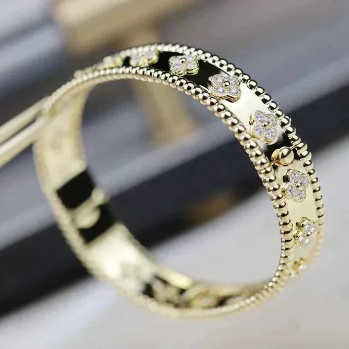 【Valerone Jewelry】CLOVER BRACELET 8MM DIAMONDS - Image 4