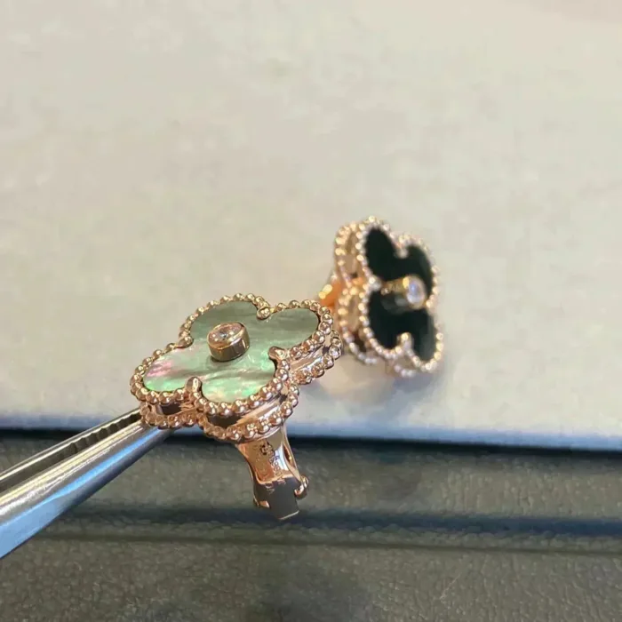 【Valeron Jewelry】CLOVER MEDIUM 1 MOTIFS GRAY MOP  DIAMOND EARRINGS - Image 4