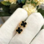 【Valeron Jewelry】CLOVER MINI 9.5MM BLACK MOP EARRINGS - Image 2