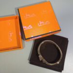 【Valeron Jewelry】H YELLOW BRACELET - Image 3