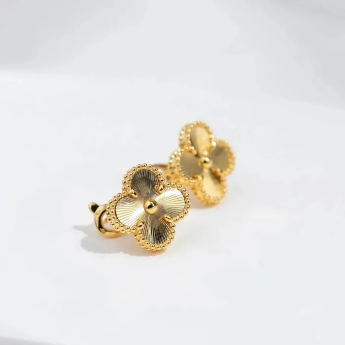 【Valeron Jewelry】CLOVER MEDIUM 1 MOTIFS LASER EARRINGS - Image 1