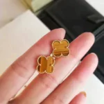 【Valeron Jewelry】CLOVER MEDIUM 1 MOTIFS TIGER EYE EARRINGS - Image 4