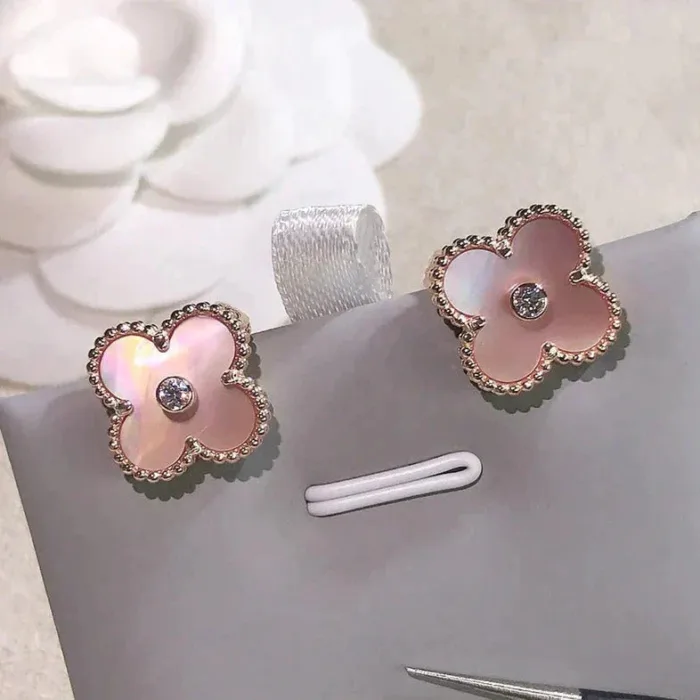 【Valeron Jewelry】CLOVER MEDIUM 1 MOTIFS  PINK MOP DIAMOND EARRINGS - Image 2