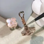 【Valeron Jewelry】CLOVER MEDIUM 1 MOTIFS  PINK MOP DIAMOND EARRINGS - Image 5