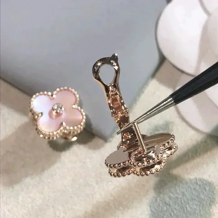 【Valeron Jewelry】CLOVER MEDIUM 1 MOTIFS  PINK MOP DIAMOND EARRINGS - Image 5