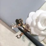 【Valeron Jewelry】CLOVER MEDIUM 1 MOTIFS  PINK MOP DIAMOND EARRINGS - Image 7