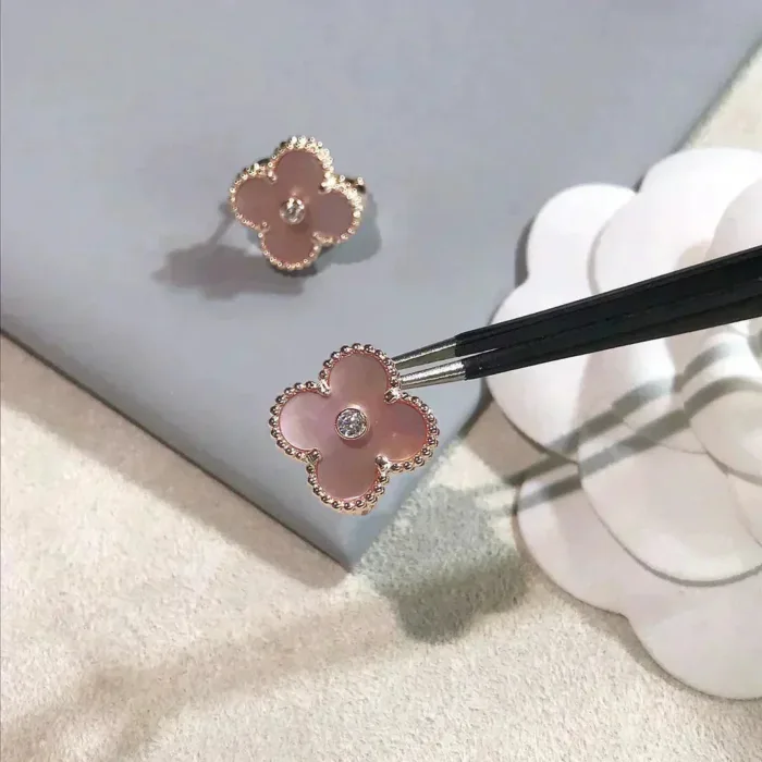 【Valeron Jewelry】CLOVER MEDIUM 1 MOTIFS  PINK MOP DIAMOND EARRINGS - Image 8