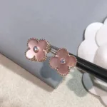 【Valeron Jewelry】CLOVER MEDIUM 1 MOTIFS  PINK MOP DIAMOND EARRINGS