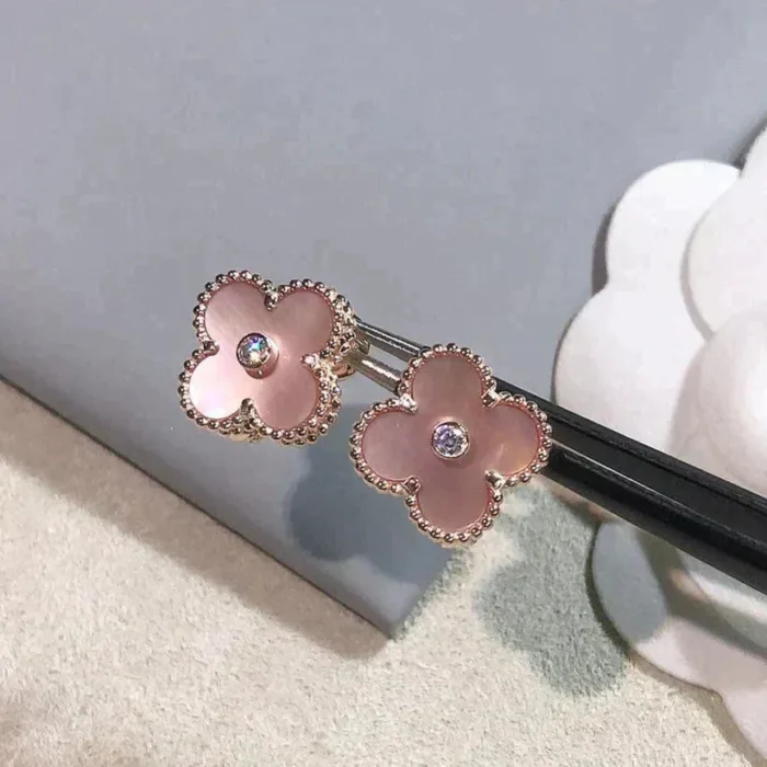 【Valeron Jewelry】CLOVER MEDIUM 1 MOTIFS  PINK MOP DIAMOND EARRINGS - Image 1