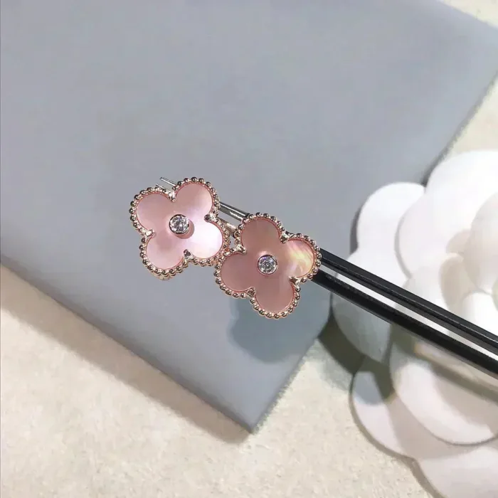 【Valeron Jewelry】CLOVER MEDIUM 1 MOTIFS  PINK MOP DIAMOND EARRINGS - Image 9