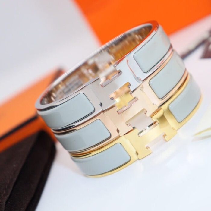 【Valeron Jewelry】H LIGHT BLUE BRACELET - Image 1