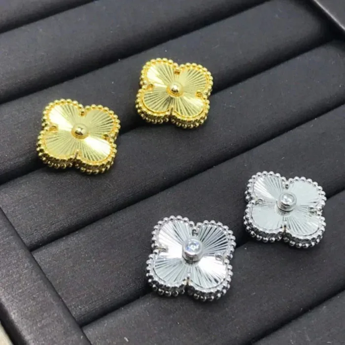 【Valeron Jewelry】CLOVER MINI 9.5MM LASER EARRINGS - Image 1