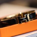 [Valeron Jewelry] H BRACELET 12MM GOLD - Image 3