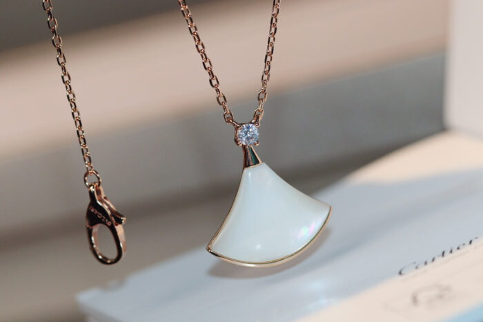 【Valleron Jewelry】DREAM NECKLACE WHITE MOP PINK GOLD 1 DIAMOND - Image 3