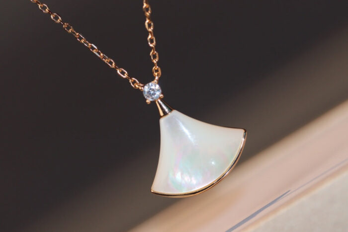 【Valleron Jewelry】DREAM NECKLACE WHITE MOP PINK GOLD 1 DIAMOND - Image 5