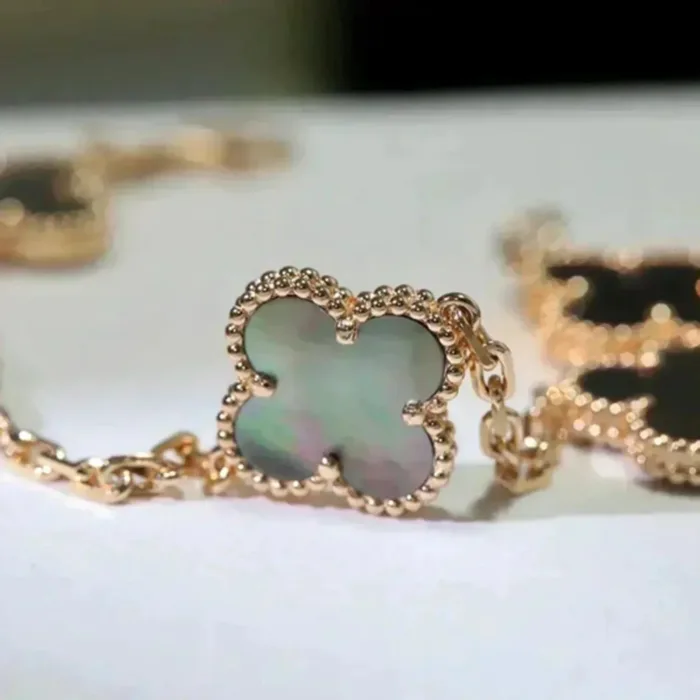 【Valleron Jewelry】CLOVER 5 MOTIF GRAY MOP  BRACELET - Image 4