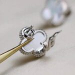 【Valeron Jewelry】CLOVER MEDIUM 1 MOTIFS  WHITE MOP EARRINGS SILVER - Image 7