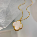 【Valleron Jewelry】CLOVER 25MM MOP LARGE PENDANT NECKLACE