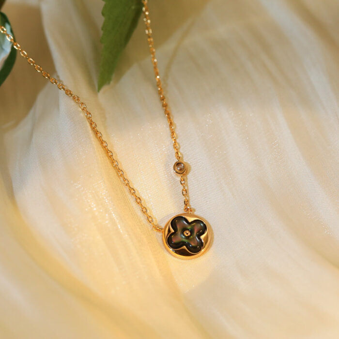【Valerone Jewelry】SUN PEDANT PINK GOLD 1 DIAMOND NECKLACE - Image 1