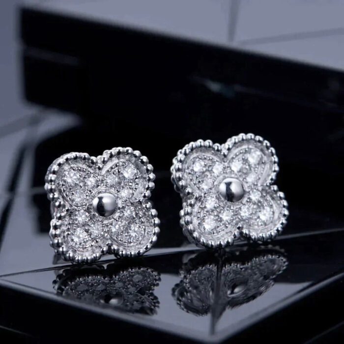 【Valeron Jewelry】CLOVER 1 MOTIFS DIAMOND STUD EARRINGS SILVER - Image 3