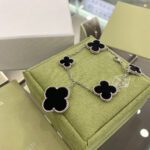 【Valerone Jewelry】CLOVER 5 MOTIFS SIVLER ONYX BRACELET - Image 3
