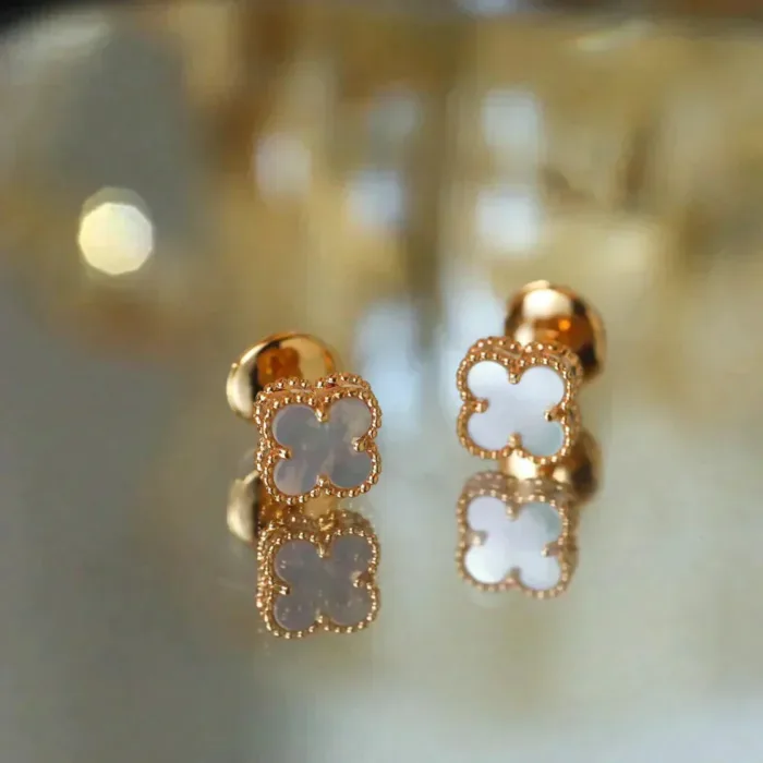 【Valeron Jewelry】CLOVER MINI 9.5MM WHITE MOP EARRINGS - Image 4