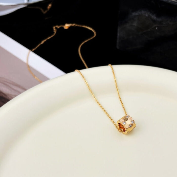 【Valleron Jewelry】BEE MINI PEDANT DIAMOND NECKLACE - Image 1