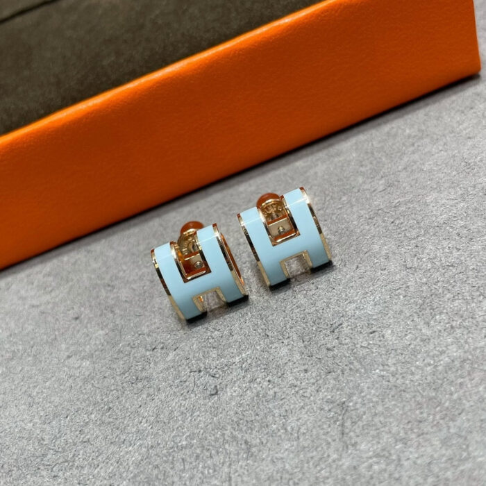 【Valeron Jewelry】POP H SKY BLUE STUD EARRINGS - Image 1
