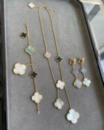 【Valeron Jewelry】CLOVER 3 MOTIF MOP ONYX DARK MOP PINK GOLD EARRINGS - Image 4