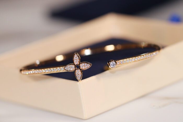 【Valleron Jewelry】IDYLLE GOLD OPEN BRACELET DIAMOND PAVED - Image 4