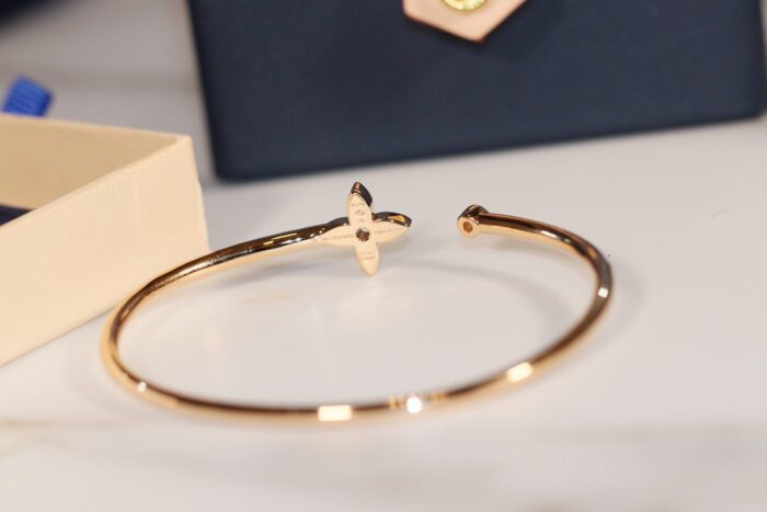 【Valleron Jewelry】IDYLLE GOLD OPEN BRACELET DIAMOND PAVED - Image 8