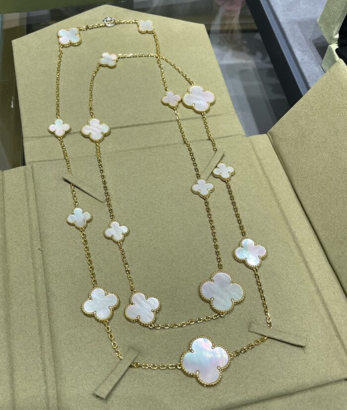 【Valleron Jewelry】CLOVER 16 MOTIF WHITE MOP GOLD NECKLACE - Image 4