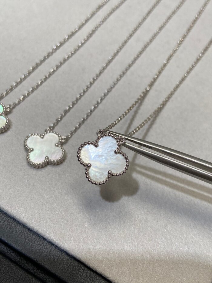 【Valleron Jewelry】CLOVER MEDIUM SILVER WHITE MOP NECKLACE - Image 2