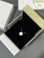 【Valleron Jewelry】CLOVER MEDIUM SILVER WHITE MOP NECKLACE - Image 4