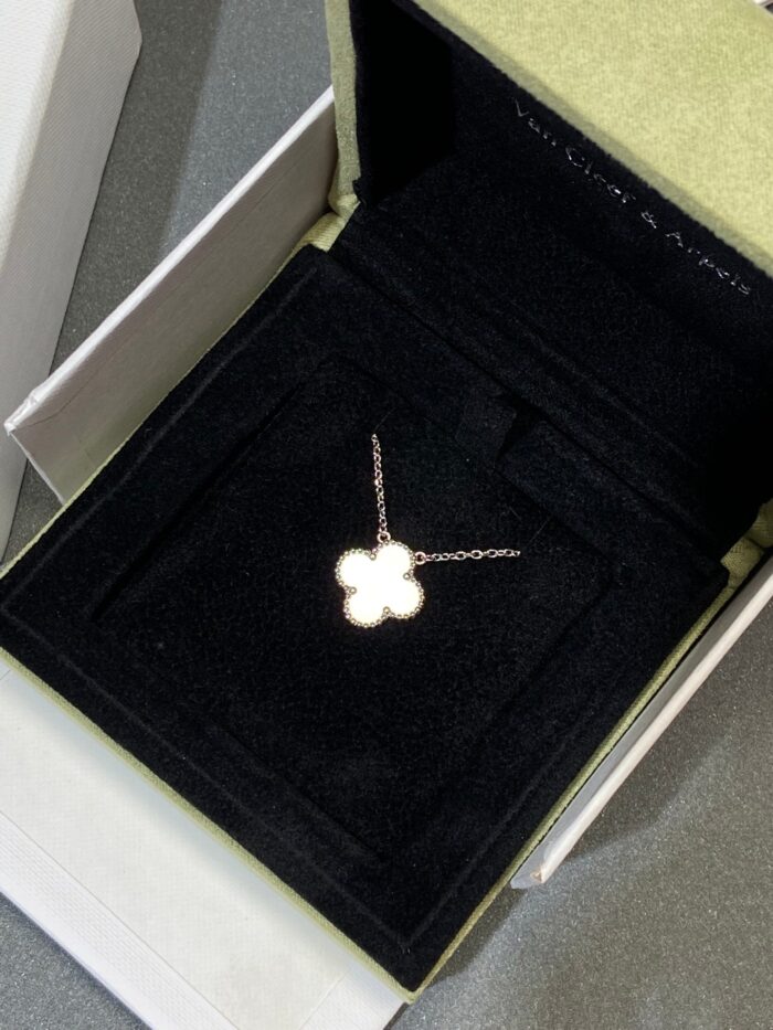 【Valleron Jewelry】CLOVER MEDIUM SILVER WHITE MOP NECKLACE - Image 5