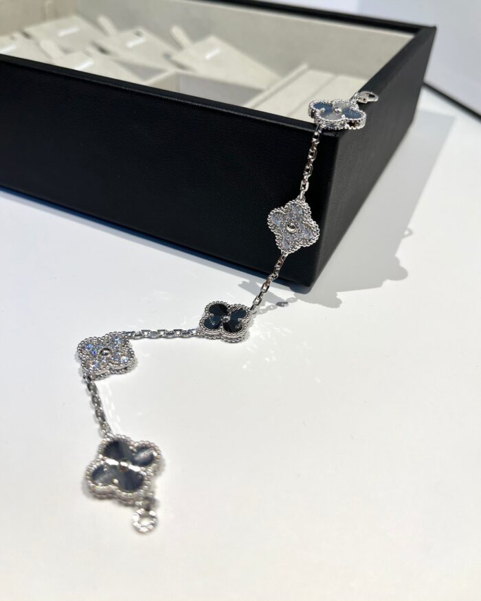 【Valleron Jewelry】CLOVER 5 MOTIF SILVER DIAMOND BRACELET - Image 3