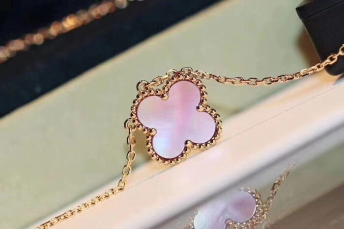 【Valleron Jewelry】CLOVER MINI 9.5mm Pink Necklace - Image 3