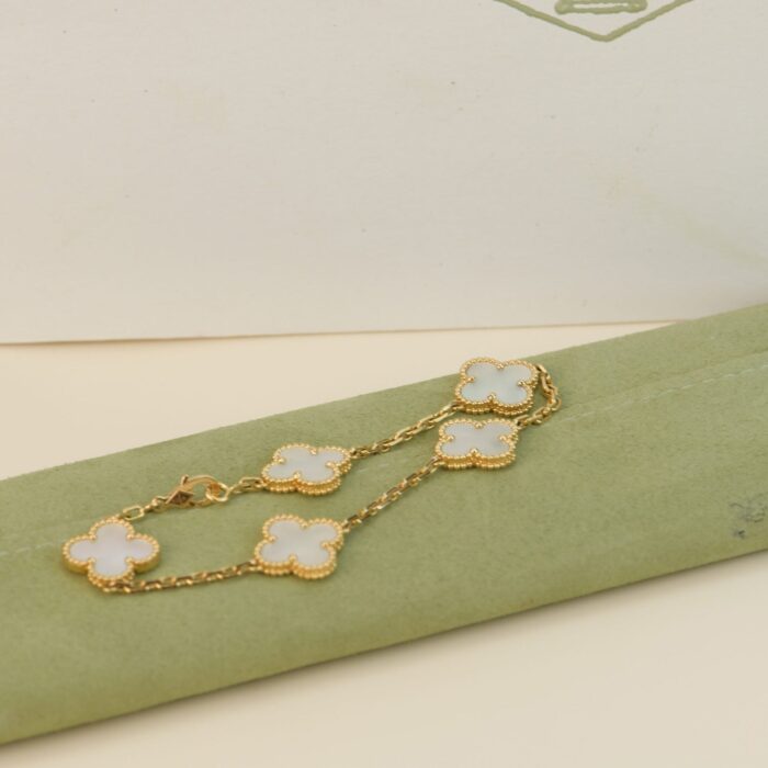 【Valleron Jewelry】CLOVER  5 MOTIF WHITE MOP BRACELET - Image 3