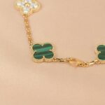 【Valeron Jewelry】CLOVER  5 MOTIF MALACHITE DIAMOND BRACELET - Image 5