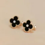【Valeron Jewelry】CLOVER MEDIUM 1 MOTIFS ONYX DIAMOND EARRINGS - Image 3