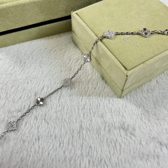 【Valeron Jewelry】CLOVER 6 MOTIF DIAMOND LASER BRACELET - Image 1