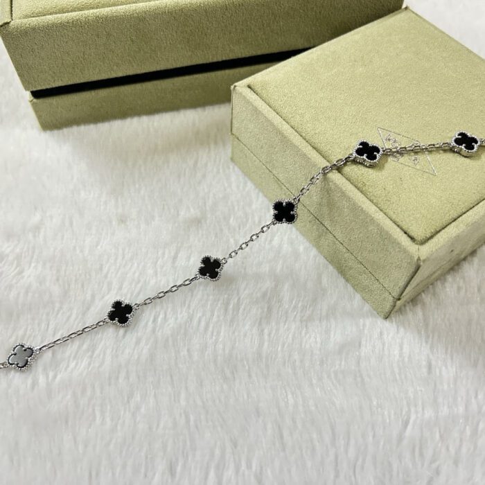 【Valeron Jewelry】CLOVER 6 MOTIF  ONYXS BRACELET - Image 1