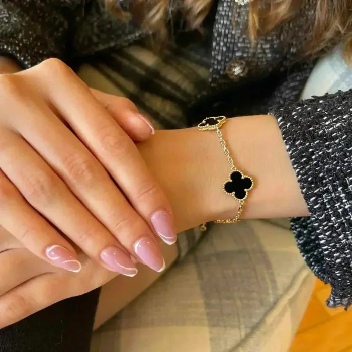 【Valerone Jewelry】CLOVER  5 MOTIFS BLACK ONYX BRACELET - Image 3
