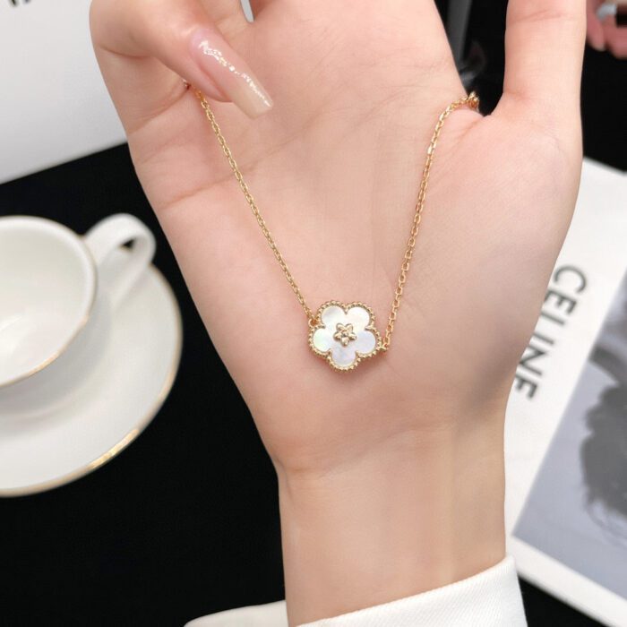 【Valleron Jewelry】LUCKY WHITE MOP PLUM BLOSSOM  BRACELET - Image 4