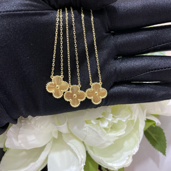 【Valleron Jewelry】CLOVER 15MM LASER NECKLACE - Image 4