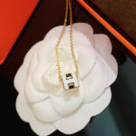 【Valleron Jewelry】H WHITE SQUARE GOLD NECKLACE