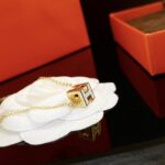 【Valleron Jewelry】H WHITE SQUARE GOLD NECKLACE - Image 2