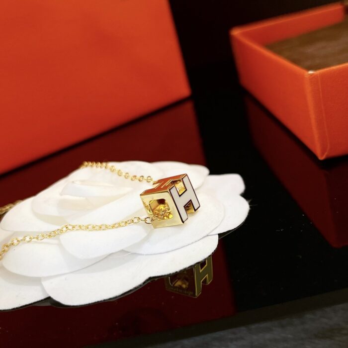 【Valleron Jewelry】H WHITE SQUARE GOLD NECKLACE - Image 2