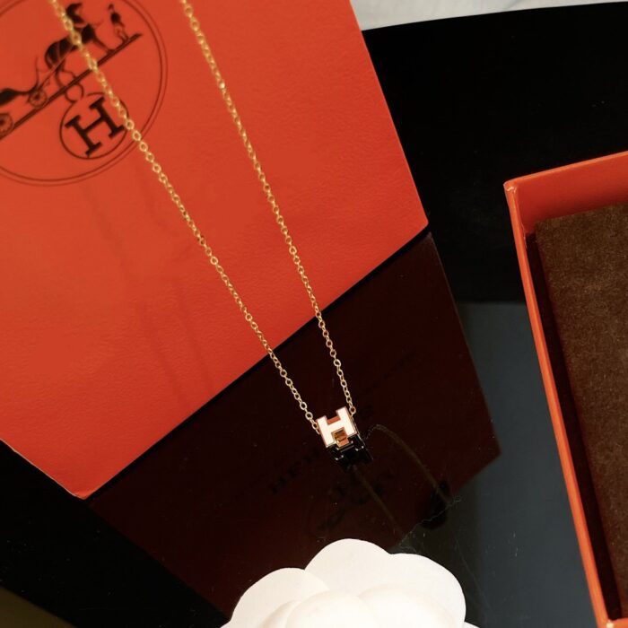 【Valleron Jewelry】H WHITE SQUARE GOLD NECKLACE - Image 4