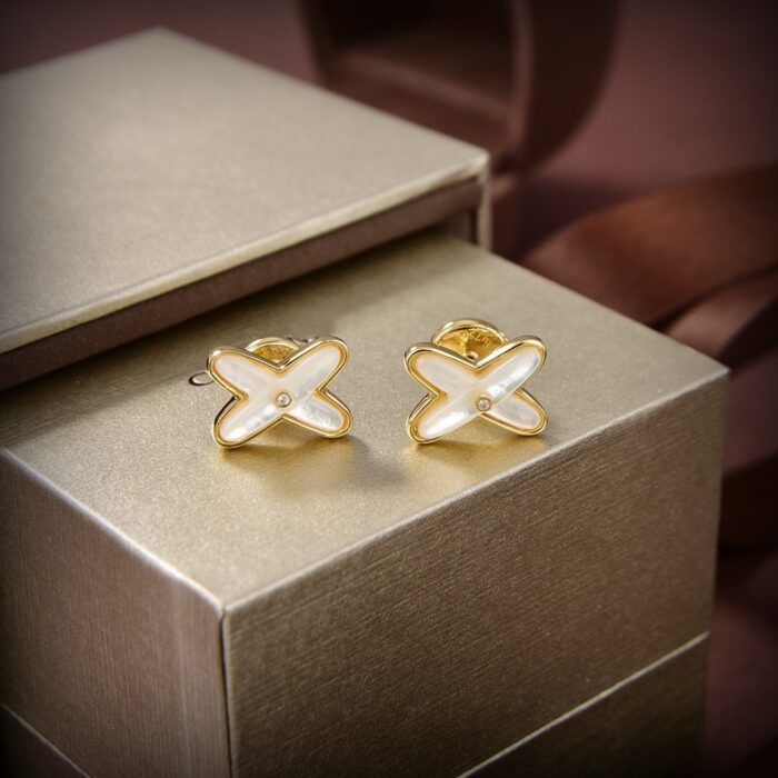 【Valeron Jewelry】JEUX DE WHITE MOP GOLD DIAMOND EARRINGS - Image 1